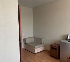 Трёхместный номер с балконом с дополнительным местом. в Нэва