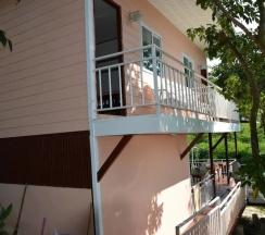 Трёхместный номер Deluxe с балконом в Phi Phi Jungle Hill Bungalow