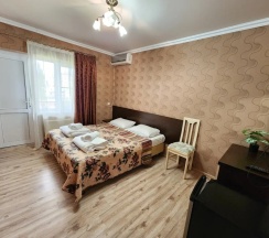 Двухместный номер Classic с балконом и с красивым видом из окна двуспальная кровать в Тропики