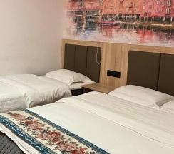 3-местный номер стандарт эконом (без окна) в Holiday hotel