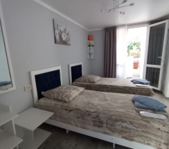 Четырёхместный номер Superior с балконом в Samira