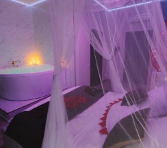 Двухместный Deluxe c джакузи в Hotel Black out
