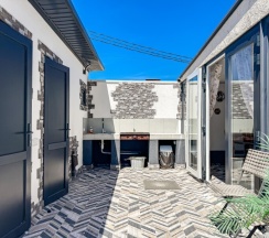 Дом 150кв.м. с 4 спальнями, кухней-гостиной и 3 санузлами, вмещает до 10 человек. в Villa Harizma