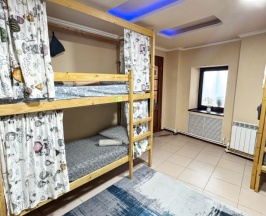 Кровать в общем номере (мужской номер) с видом на город (общая ванная комната) в ГородЪ