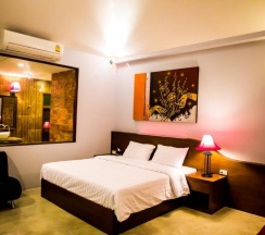 Двухместный номер Superior с видом на бассейн двуспальная кровать в Foresto Sukhothai Guesthome