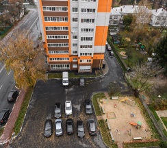 Двухместные апартаменты с балконом и с видом на город (двуспальная кровать) в Апартаменты Однокомнатные на Дуки, 11 этаж, Мишки