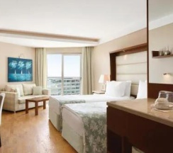 Номер Deluxe с частичным видом на море в Ramada Plaza by Wyndham Antalya