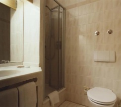 Семейный Со смежной дверью номер Standard в Hotel Jedermann