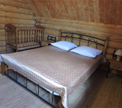 Двухкомнатный номер с двуспальной кроватью в Русь-отель