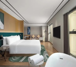 Двухместный номер Deluxe двуспальная кровать в Hilton Garden Inn Xiamen Bailuzhou Park