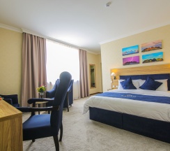 Двухместный номер Comfort с видом на город двуспальная кровать в Rayan Hotel Osh