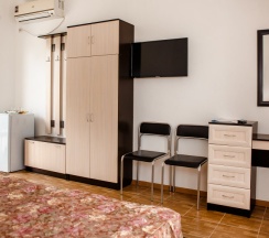 Двухместный номер Standard с балконом и с красивым видом из окна двуспальная кровать в Фотини