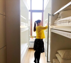 Место в женском 6-местном номере в Bauhaus