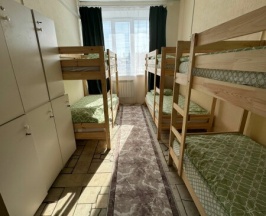 Шестиместный номер с двухъярусными  кроватями 206 в Уютный дом