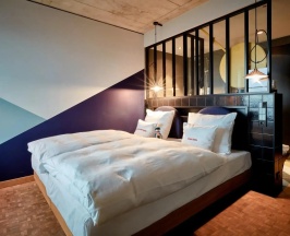 Двухместный номер Sky Medium Plus двуспальная кровать в 25hours Hotel Das Tour