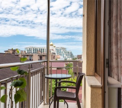 Трехместный номер Комфорт с балконом в Сюзэн