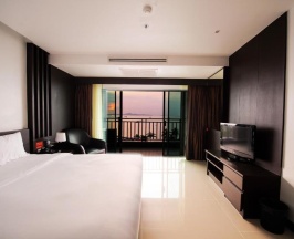 Двухместный номер Deluxe с видом на море двуспальная кровать в Hotel Selection Pattaya