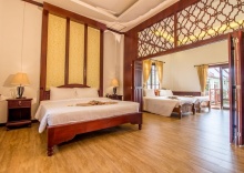 Номер Deluxe с балконом и с красивым видом из окна в Bhu Tarn Koh Chang Resort and Spa