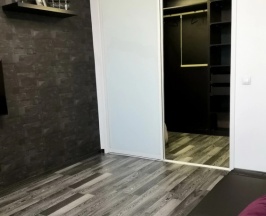 Апартаменты Superior с балконом и с красивым видом из окна в Апартаменты White & Black