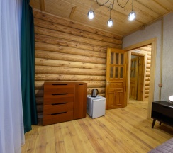 Номер в избе с 3 комнатами с балконом и с красивым видом из окна в Вкс