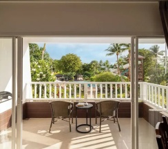 Номер Deluxe Terrace семейный Connecting с балконом в Thavorn Palm Beach Resort Phuket