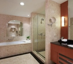 Люкс с 2 комнатами в The Davis Bangkok Hotel