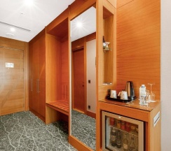 Двухместный номер Standard с частичным видом на море 2 отдельные кровати в Holiday İnn