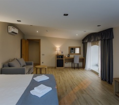 Junior Suite с балконом в Афалина