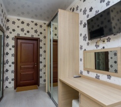 Двухместный номер Standard с балконом (двуспальная кровать) в Золотая корона