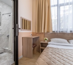 Двухкомнатный люкс с балконом и двумя ванными комнатами в Грант-1 by Viva Hotels Group