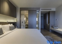 Номер Premier с красивым видом из окна в Hotel IKON Phuket