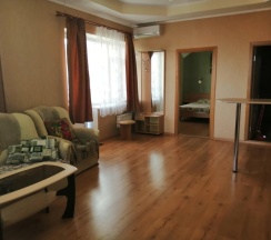 Люкс с 2 комнатами с балконом и с красивым видом из окна в Актай