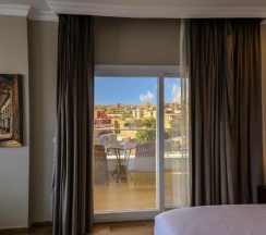 Panoramic Pyramids View люкс Luxury с балконом в Mamlouk Pyramids Hotel