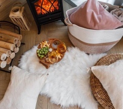 Розовый А-фрейм с купелью в окружении леса в Timeless