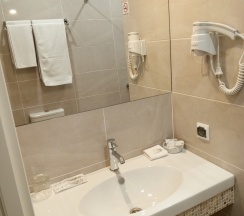 НОМЕР ДЕЛЮКС С КРОВАТЬЮ KING-SIZE ИЛИ 2 РАЗДЕЛЬНЫМИ КРОВАТЯМИ в Петербург