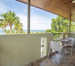 Двухместный номер Deluxe с видом на море двуспальная кровать в Baan Sailom Resort