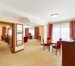 Дипломат в Валентина