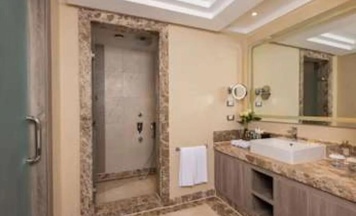 Двухместный номер Blue Planet Superior 2 отдельные кровати в Rixos Radamis Tirana Hotel