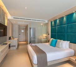 Двухместный номер Deluxe с видом на море двуспальная кровать в Cape Sienna Gourmet Hotel & Villas