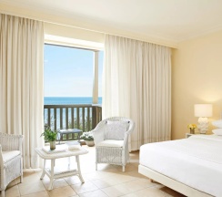 Бунгало семейное Marin Bay с видом на море в Grecotel Marine Palace & Aqua Park