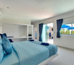 Семейный номер Standard с частичным видом на море в La Perle Luxury Boutique Hotel
