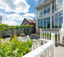 Трехместный номер стандарт с двухспальной и односпальной кроватями в Восход