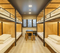 Общий мужской 8 местный номер верхние кровати в На Рубле