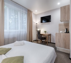Улучшенный с двухспальной кроватью в Myhotel24 kristalin