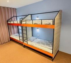 Кровать в общем номере (женский номер) в The Top Hostel