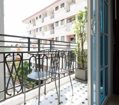 Двухместный номер Standard с балконом двуспальная кровать в White Ivory Bed & Breakfast