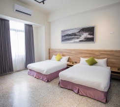 Четырёхместный номер Standard в Rainbow Hotel