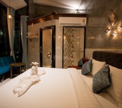 Студия с балконом и с видом на сад в Foresto Sukhothai Guesthome