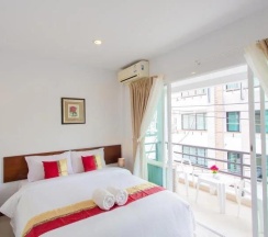 Двухместный номер Economy с балконом двуспальная кровать в Nouveau Guesthouse