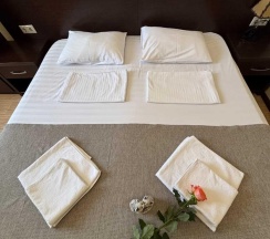 Комната стандарт с 1 двуспальной кроватью и диваном в Фортуна